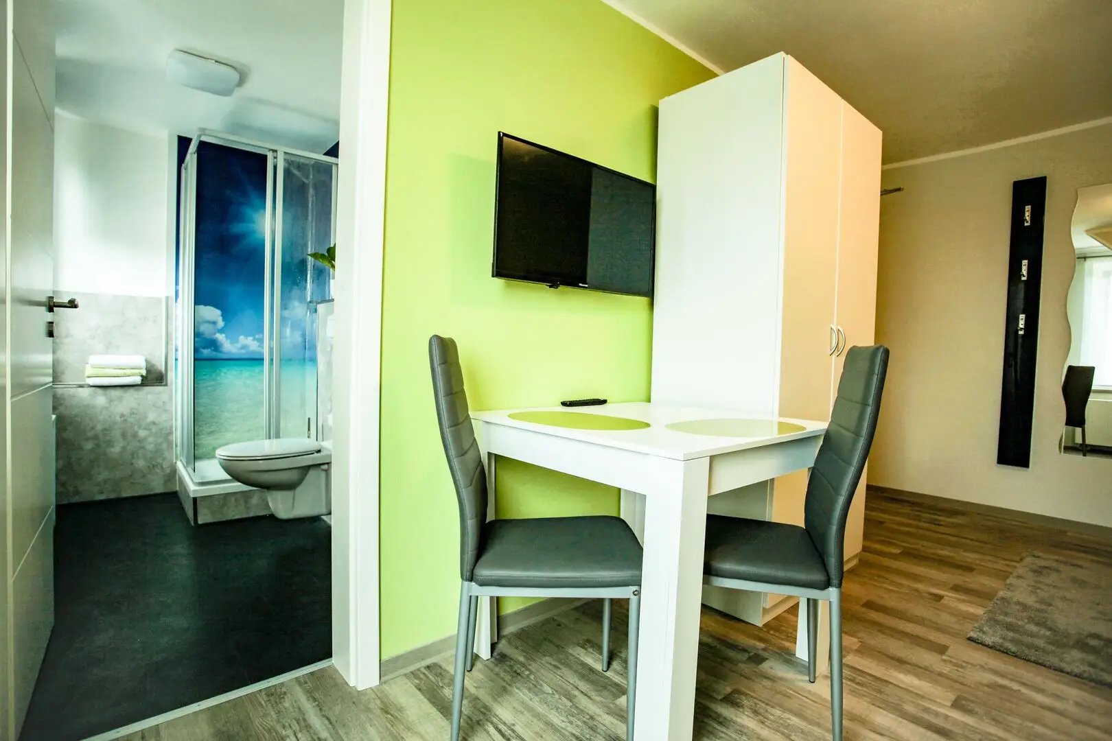 SACHERs Quartiere 1_Wohnzimmer,Bad
